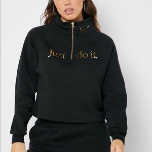 Nike crop quarter zip.